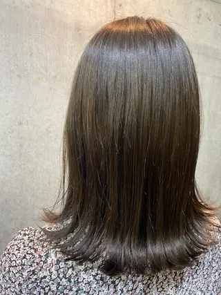 ミディアム カラー mina .のヘアスタイル