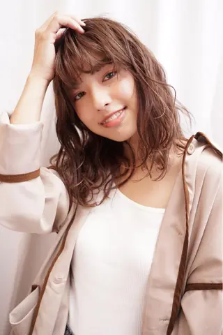 ミディアム カラー パーマ 佐藤 花帆のヘアスタイル
