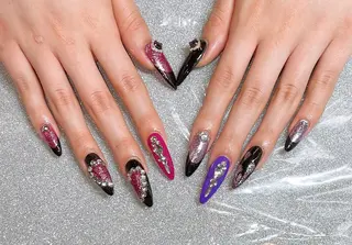 ネイル VIERU 🌈🎀💖のネイルデザイン