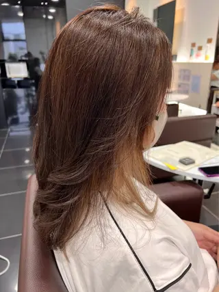 セミロング カラー 嶌田 沙紀のヘアスタイル