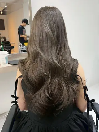 カラー YOLO/ HANAのヘアスタイル