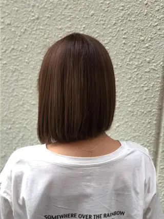 ショート 艶カラー🩵💛 NANAのヘアスタイル