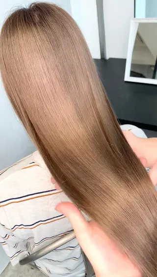 及川シゲル 髪質改善講師のヘアスタイル