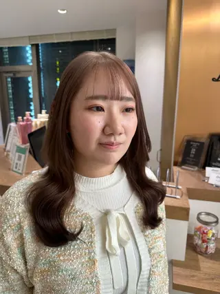 ロング カラー 安丸 結夏のヘアスタイル