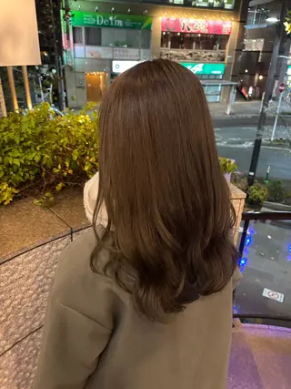 ミディアム カラー 福石 玲華のヘアスタイル