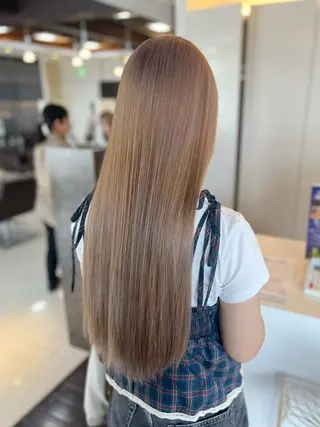 ロング カラー 🩵ハイトーン🩵 緒方美柚のヘアスタイル