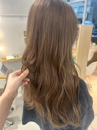 ロング 🍂透明感ベージュ カラー🍂森部杏菜のヘアスタイル