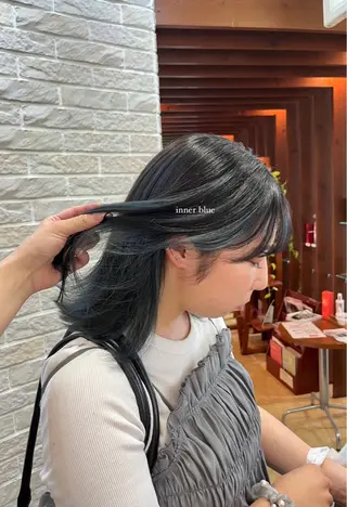 ミディアム カラー 大野 桃果のヘアスタイル