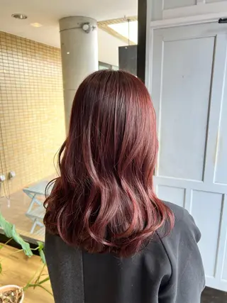 ロング カラー ツキダテ ユイのヘアスタイル