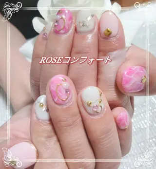 ネイル エステとネイル ローズコンフォートのネイルデザイン