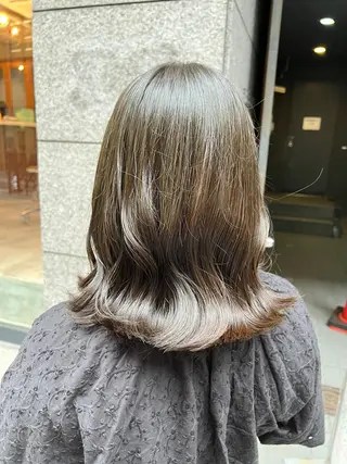 ミディアム カラー ノイシキ サキのヘアスタイル