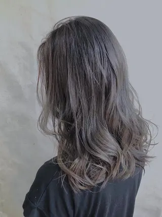 セミロング カラー MOU namba ムウナンバのヘアスタイル