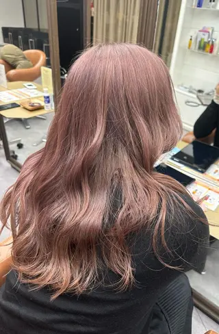 セミロング カラー パーマ ヘアアレンジ ウルフとハイトーン みっちー✂️のヘアスタイル