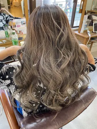 ロング to youハイライトのヘアスタイル