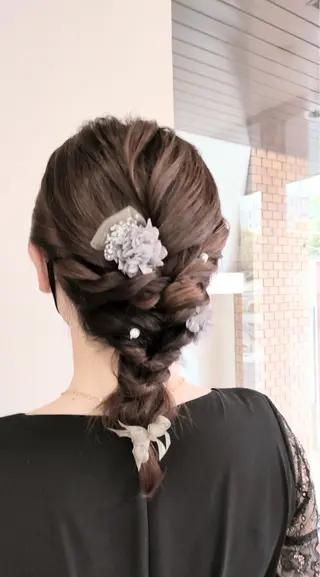 セミロング ヘアアレンジ au美容室所属・au栄矢場町 水素髪質改善Tのヘアスタイル