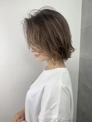 ミディアム ＿WHITE鳳店 アンダーバーホワイトのヘアスタイル