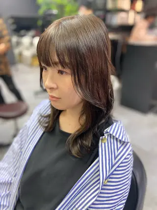 セミロング 瀧下 唯のヘアスタイル