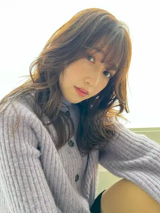 セミロング ☃️顔周りレイヤー グレージュSHUTOのヘアスタイル