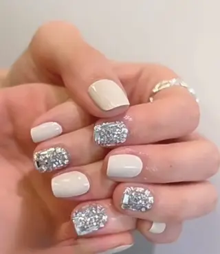 ネイル pink ladyサロン所属・べ にのネイルデザイン