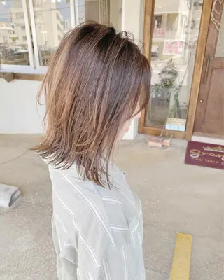 ミディアム カラー grand juteのヘアスタイル