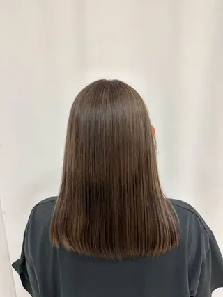 セミロング カラー 伊佐 愛のヘアスタイル