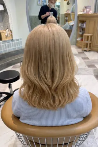 セミロング 栄ハイトーン/ ベージュカラー中園薪のヘアスタイル