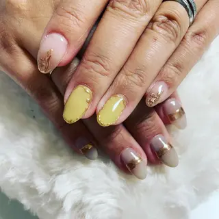 ネイル The Best Beauty受付担当のヘアスタイル