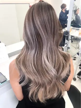 ロング カラー 山本　尚輝 🐶ハイライト🐶のヘアスタイル