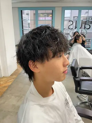 ミディアム パーマ メンズ RIN／韓国ヘア レイヤーカットのヘアスタイル