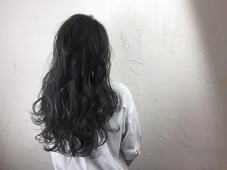 ロング 韓国レイヤー外国人風 透明感カラー髪質改善のヘアスタイル