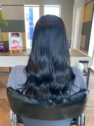 ロング 切りっぱなしボブイヤ リングカラー清水隆央のヘアスタイル