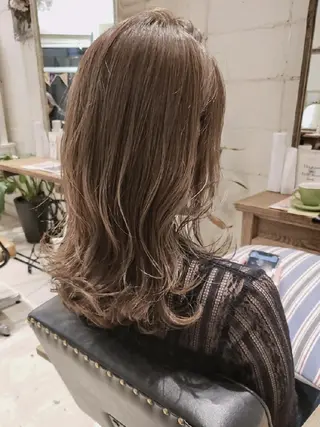 セミロング カラー 尾野 恭平のヘアスタイル