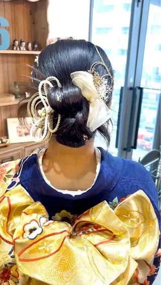 ロング ヘアアレンジ FRAME+なんば駅前店所属・砂野 真璃奈のヘアスタイル