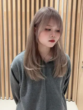 セミロング カラー レイヤー/韓国 ハイトーン興津史弥のヘアスタイル