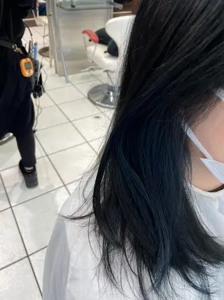 ロング カラー アートディレクター 尾内 友美のヘアスタイル