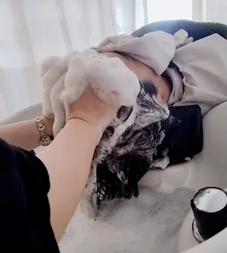 amiu/カラー/ス パ🐰土井志歩のヘアスタイル