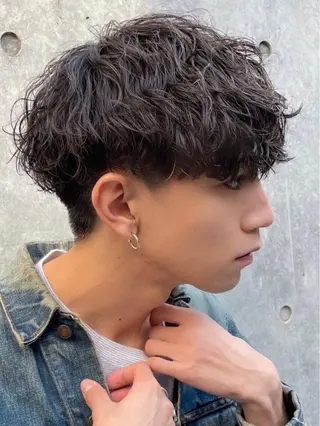 ショート パーマ メンズ 菅野 智敬のヘアスタイル