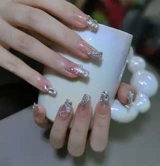 ネイル Queens テイのネイルデザイン