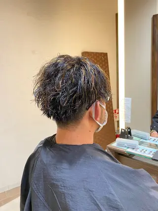 カラー パーマ メンズ スパイラル波巻き パーマ井本汰壱のヘアスタイル