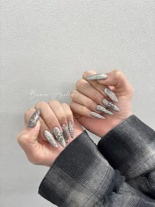 ネイル Bianca🩶 SHIONOのネイルデザイン