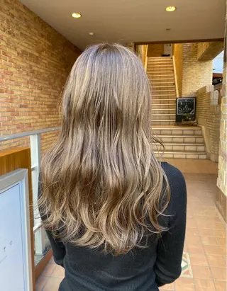 ロング カラー 林 美佑のヘアスタイル