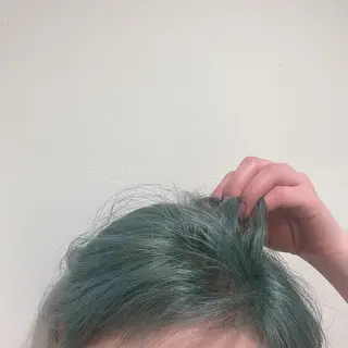 ショート カラー 丸山 愛万音のヘアスタイル