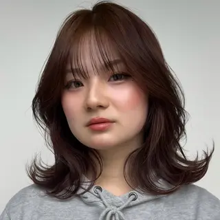 セミロング ウルフ/レイヤー/ ブリーチカラーのヘアスタイル