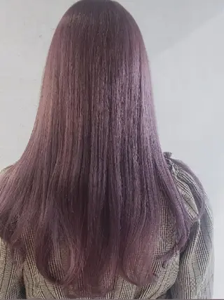 ロング GOToday所属・艶髪／オリーブ系／ 肌が綺麗に見えるお色のヘアスタイル