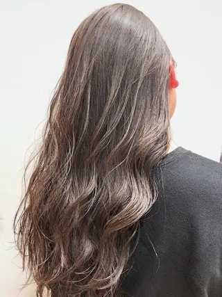 ミディアム カラー 360°キレイな ショートカットのヘアスタイル