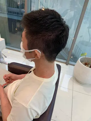 ショート メンズ ハイトーンカラー🤍 山下 優華のヘアスタイル