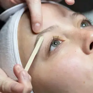 アイブロウ HAIR&MAKE POSH 日暮里のネイルデザイン