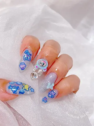 MoON...❤︎ MeGuのネイルデザイン