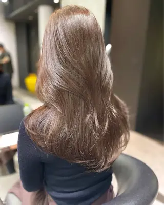 カラー 花井輝 ボブ/センターパートのヘアスタイル