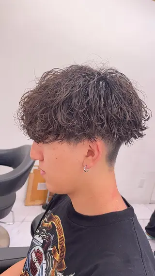 ミディアム パーマ ヘアアレンジ メンズ 艶カラー の達人のヘアスタイル